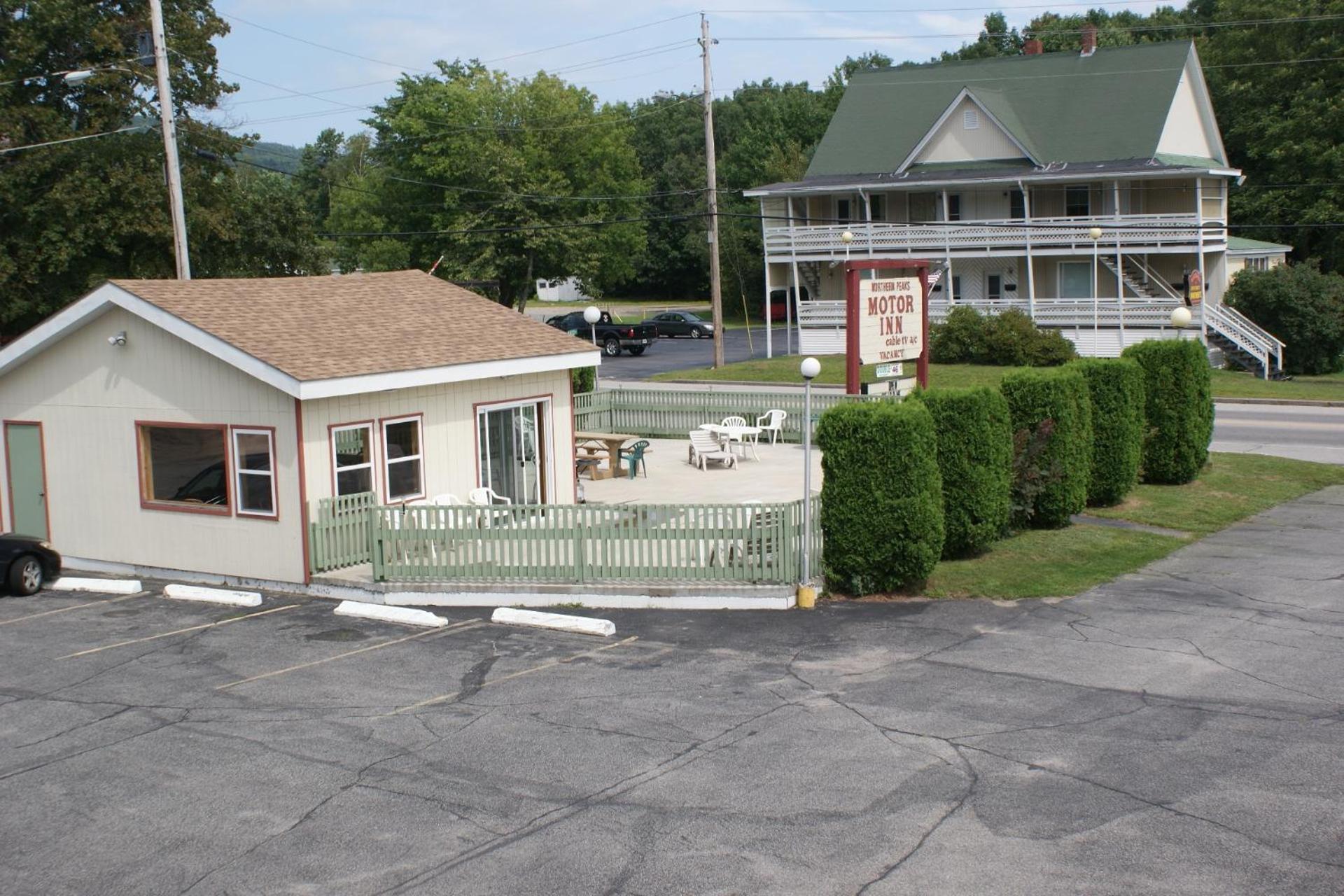 Northern Peaks Motor Inn Gorham Exterior photo