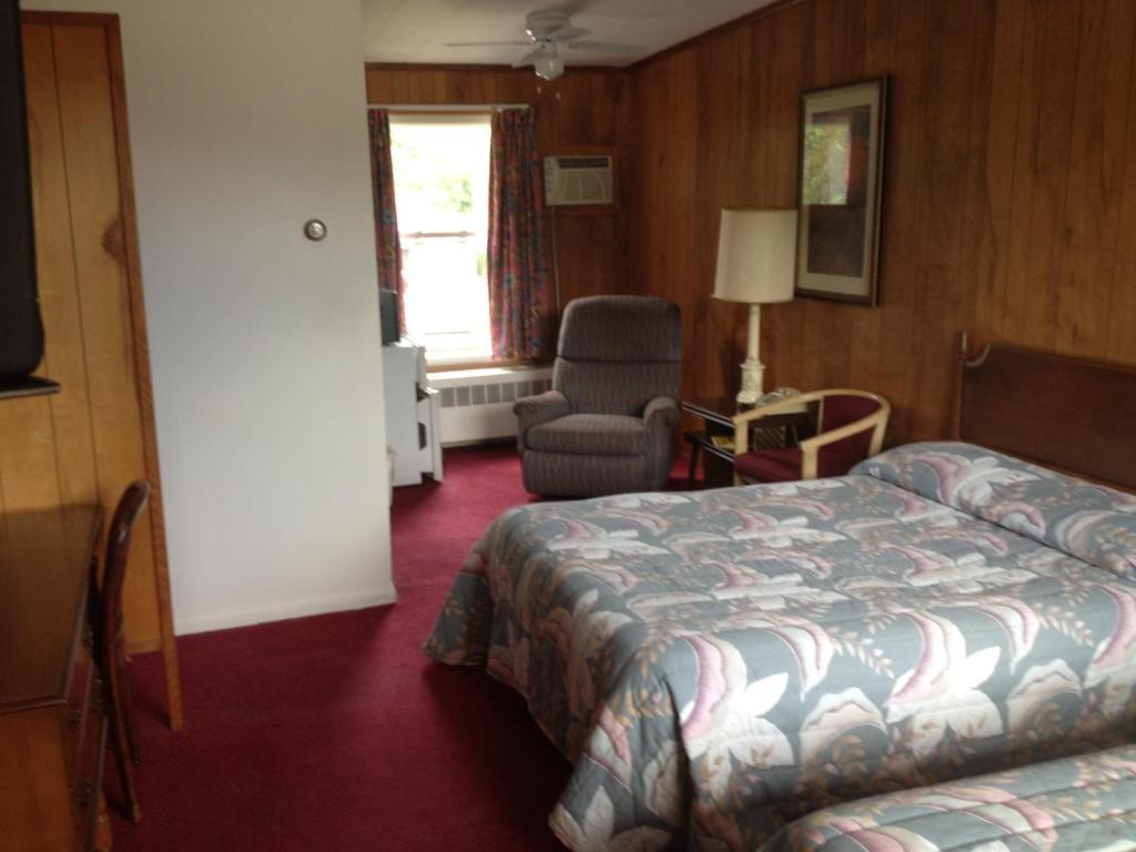 Northern Peaks Motor Inn Gorham Room photo